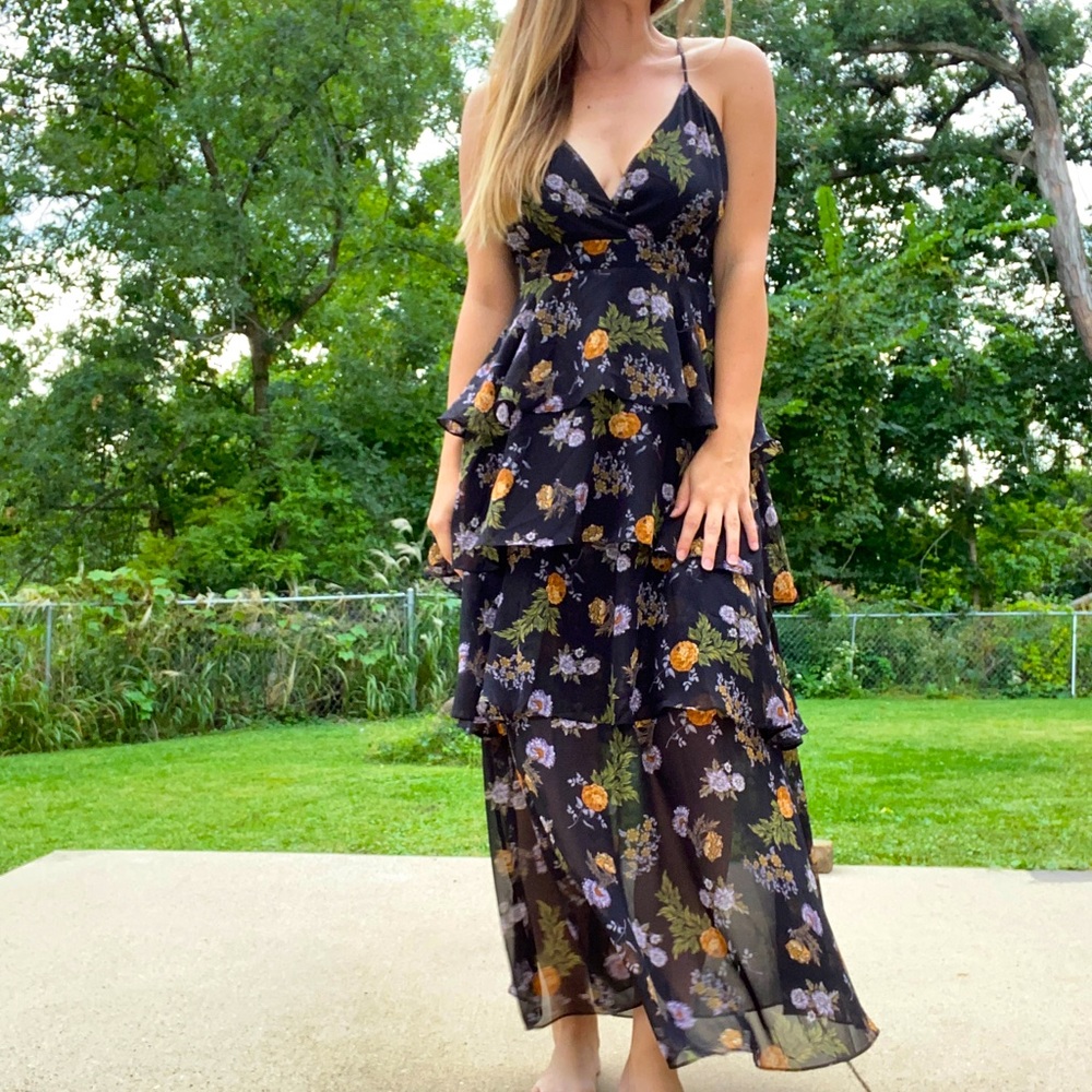 Beautiful Tiered Floral Dress - Worn Once (M/6)